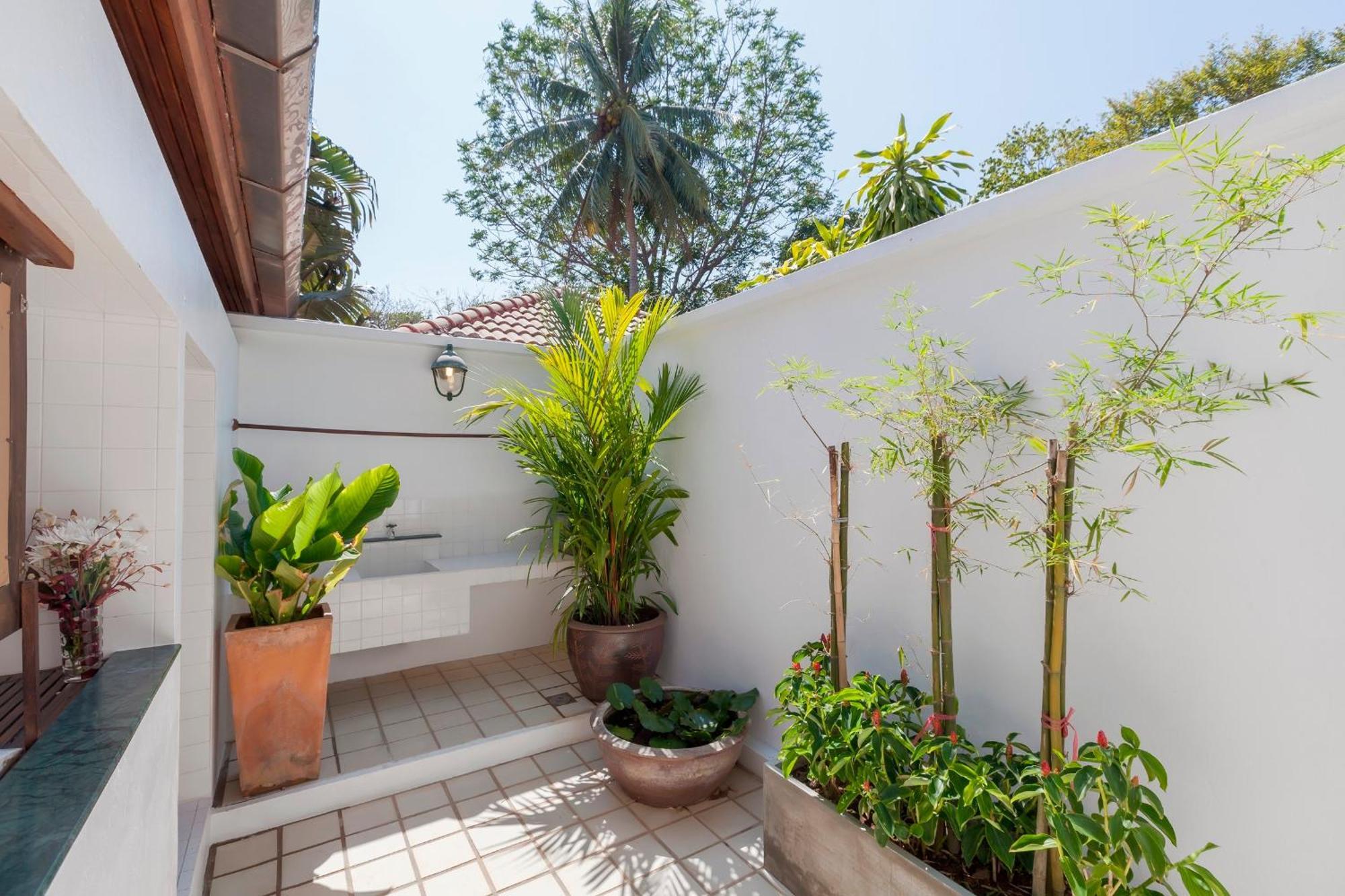 Baan Khunying - Secluded Phuket Beachfront Villa Rawai Exterior foto