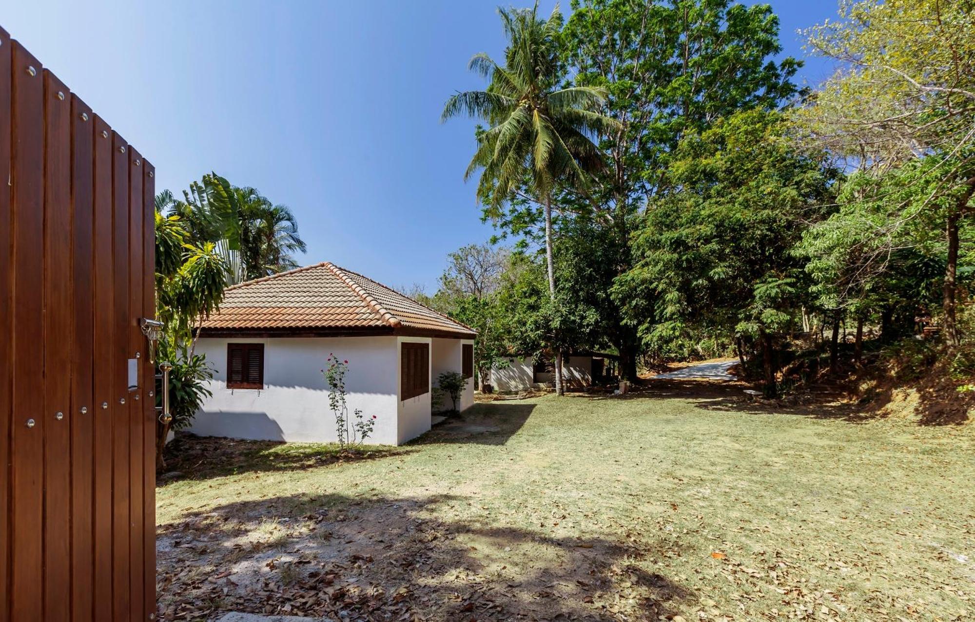 Baan Khunying - Secluded Phuket Beachfront Villa Rawai Exterior foto