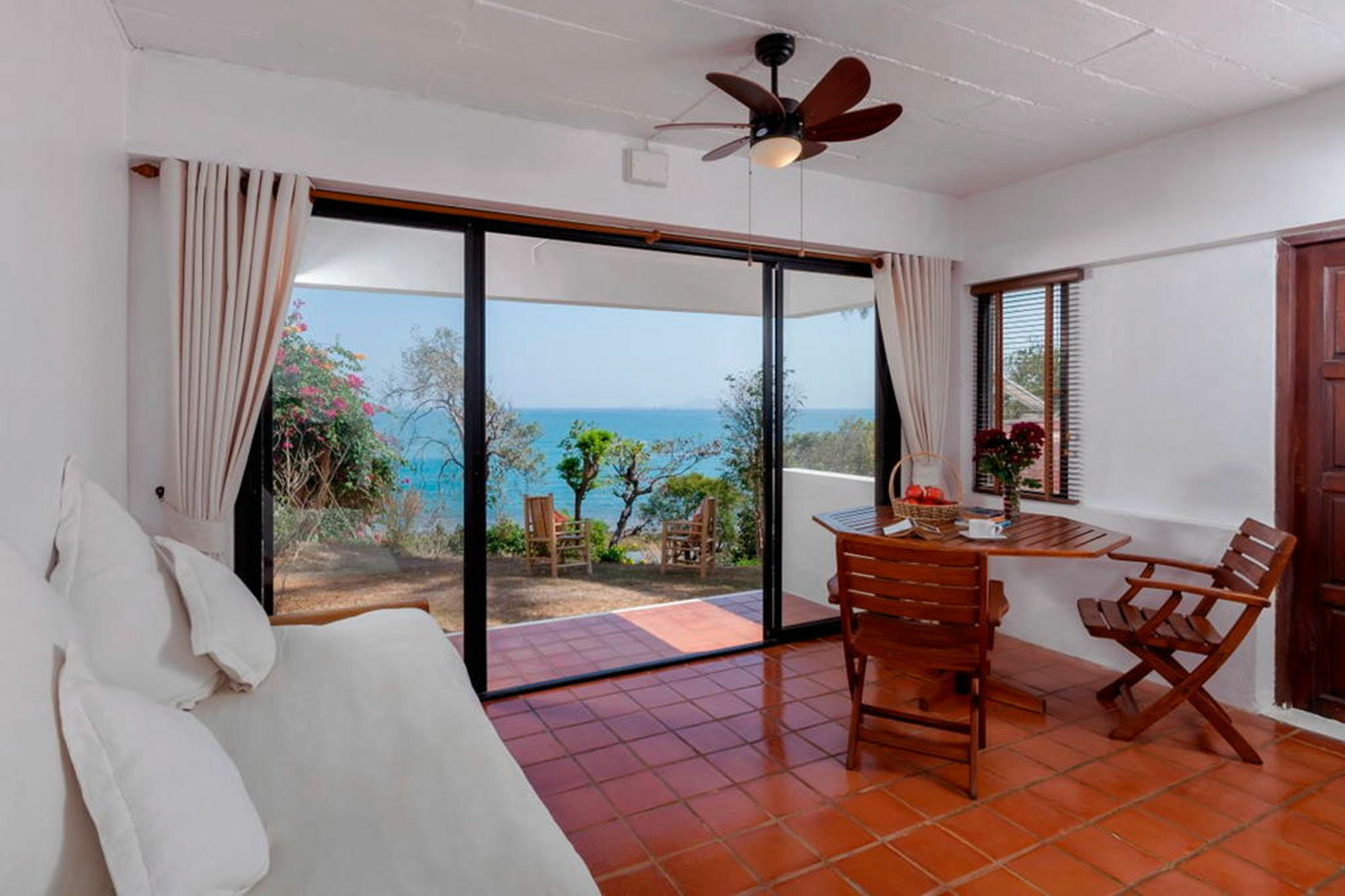 Baan Khunying - Secluded Phuket Beachfront Villa Rawai Exterior foto